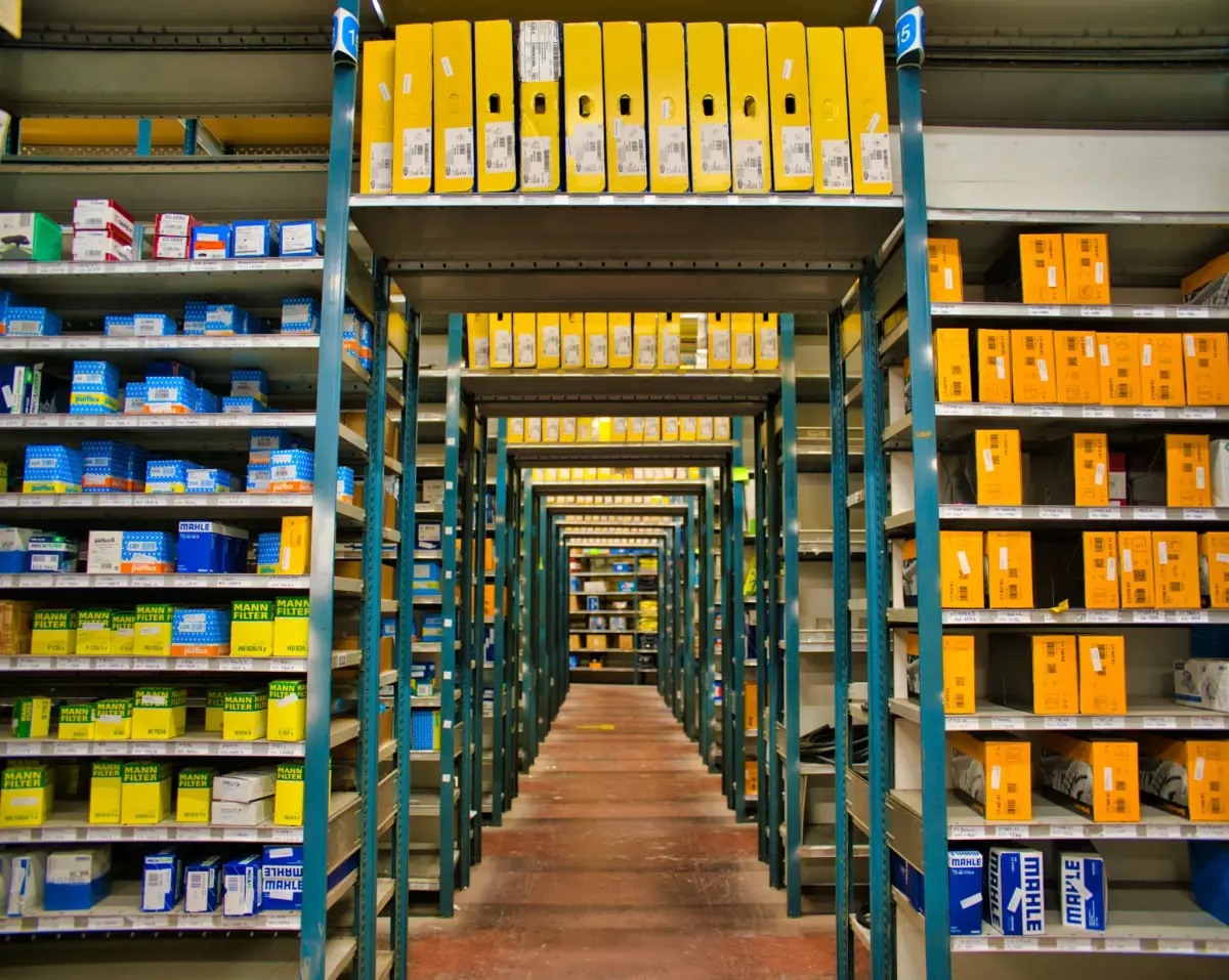 Distribució de recanvis per vehicles automòbils